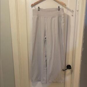 STYLUS Wide Leg Pants in Light Gray